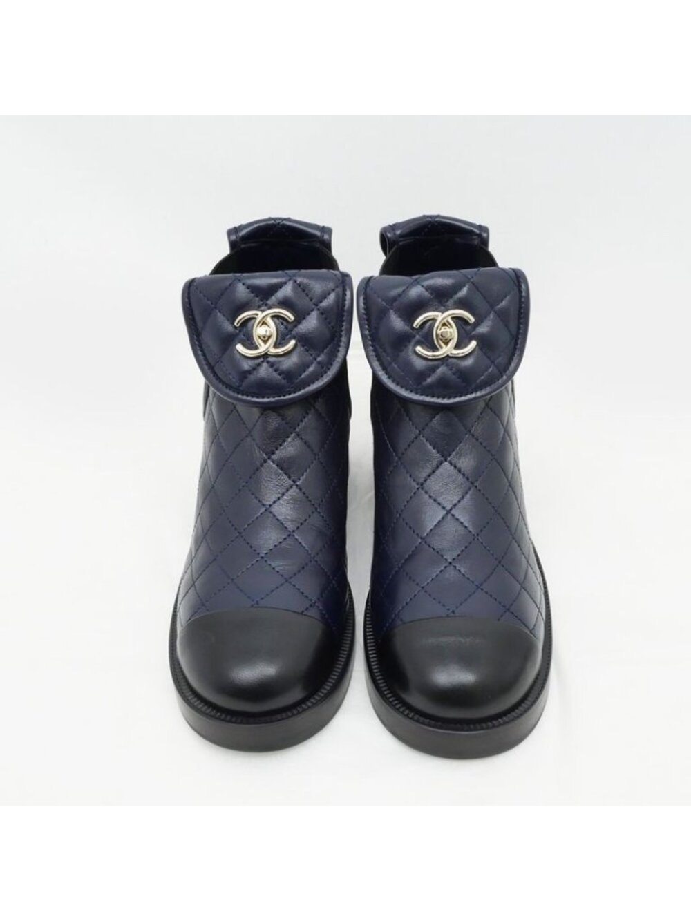 Chanel Quilted Turnlock Side Gore Shorts Navy 38 - Picture 3 of 10